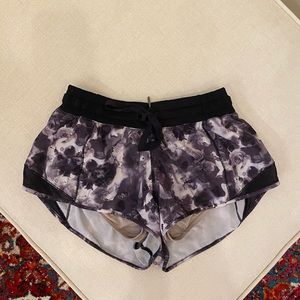 Lululemon Athletica Hotty Hot Short 2.5”